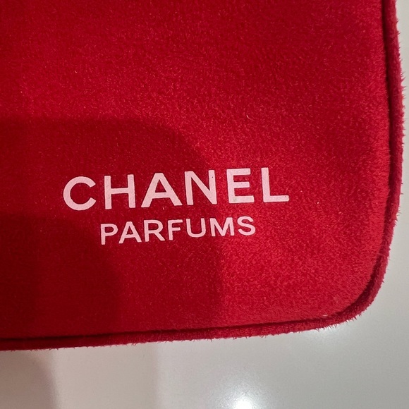 BEAUTIFUL! Red Vintage “Chanel” Parfums Cosmetic Bag! - Picture 4 of 4